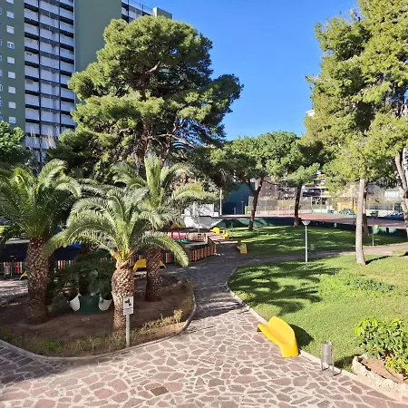 With A Large Terrace And Pool 贝尼卡西姆