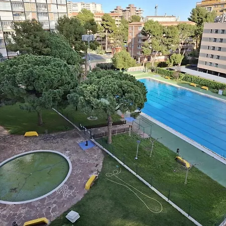 公寓 With A Large Terrace And Pool